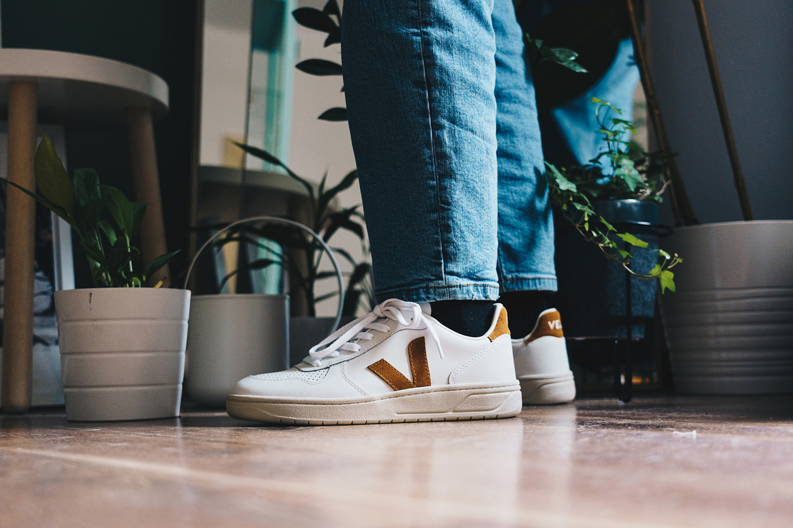 Chaussures et baskets homme Veja V 10 Leather Extra White Camel